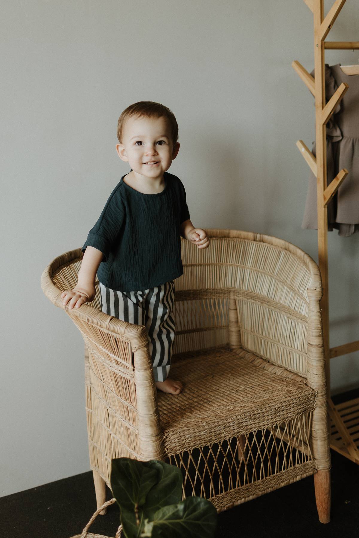 Luca Wide Leg Trouser in Linen - Dark Navy Stripe