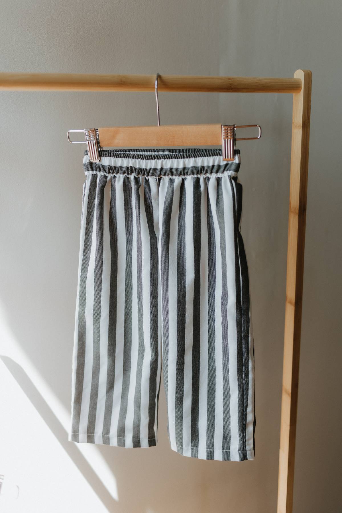 Luca Wide Leg Trouser in Linen - Dark Navy Stripe
